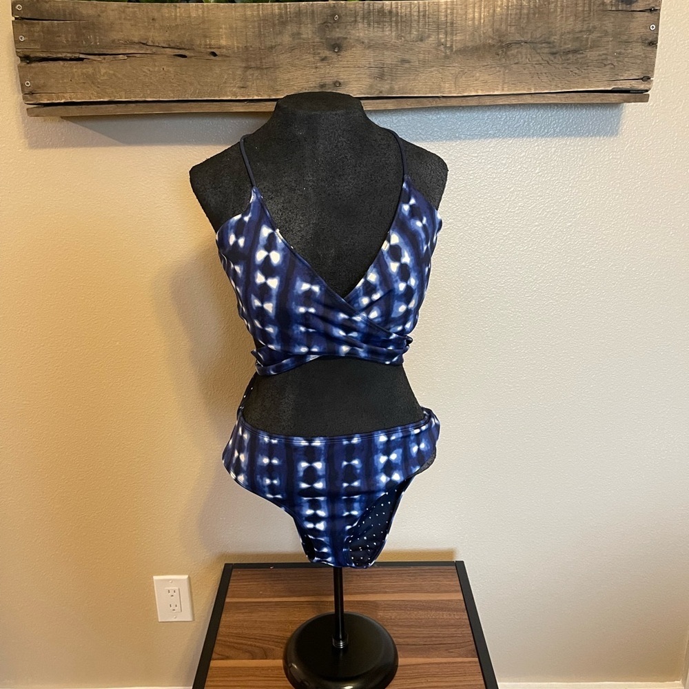 Athleta navy and white reversible bikini